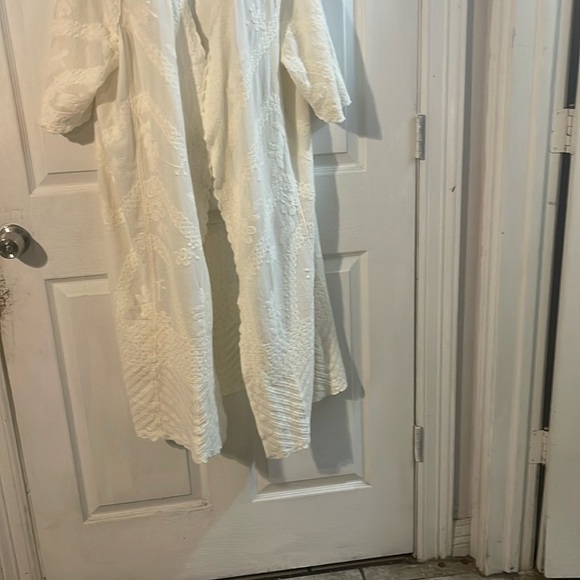 Elegant Cream Lace Women's Tunic - Picture 4 of 9